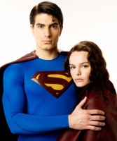 "Superman Returns" tuvo a Brandon Routh como Superman (Clark Kent) y a Kate Boworth como Luisa Lane